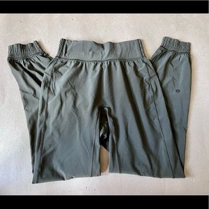 Lululemon Lightweight Cropped Pants